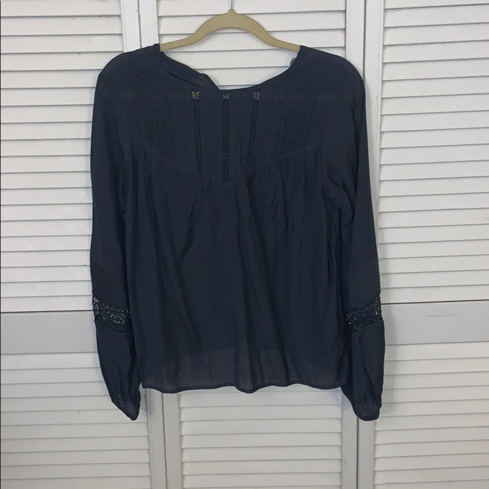 Long sleeve light blue/grey top